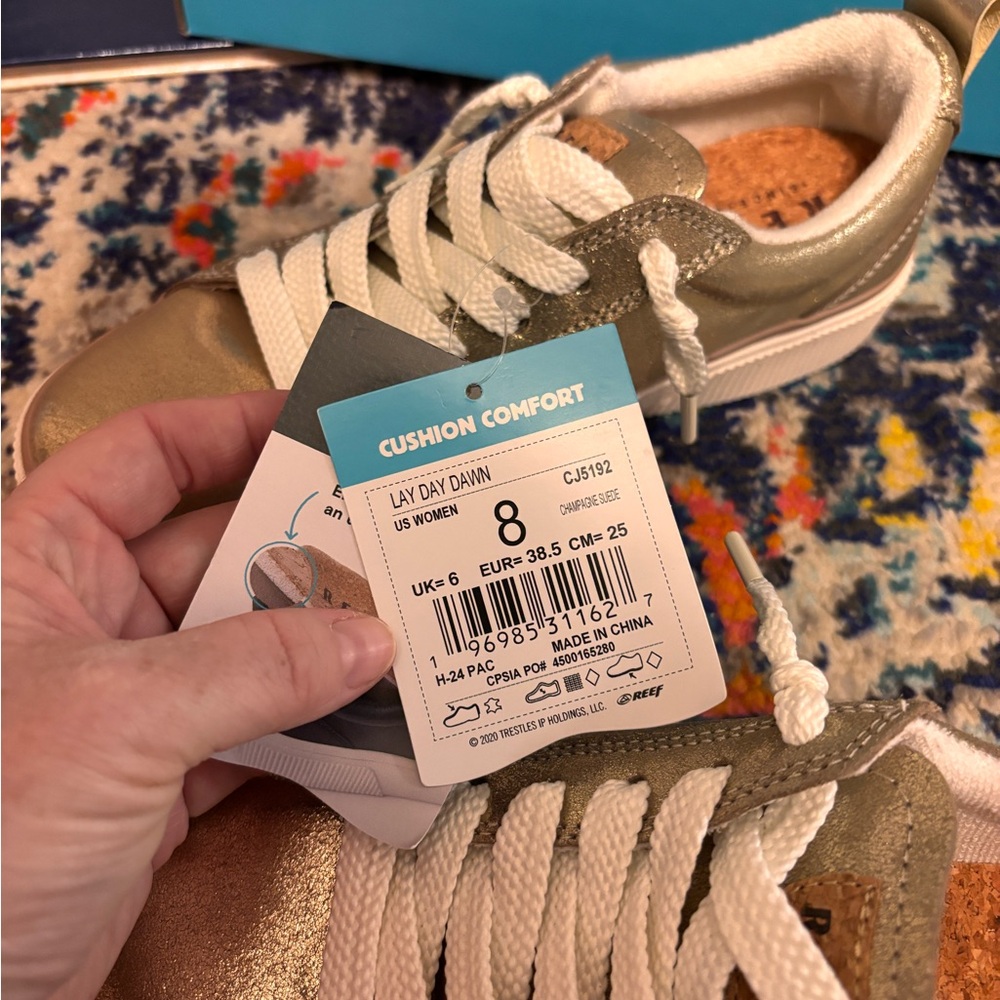 Shimmery gold Reef sneakers - Picture 6 of 10